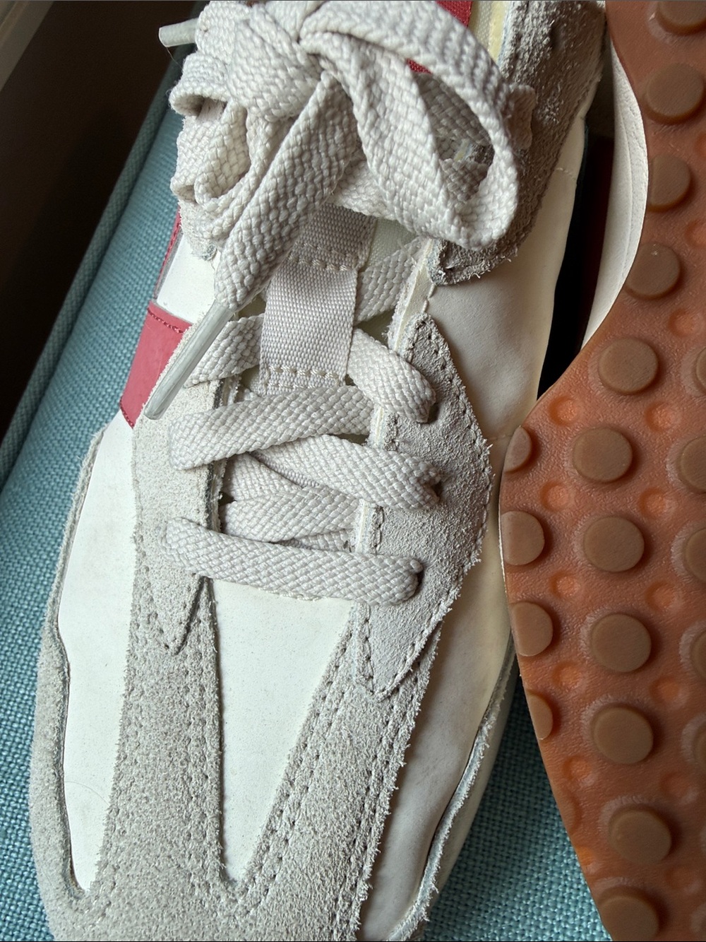 New Balance Cream & Burgundy 327 Lifestyle Sneakers - Picture 4 of 5